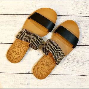 DV Dolce Vita Black jute slide sandals-Size 8